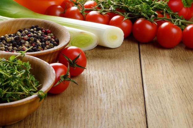 Ingredientele proaspete pe masă